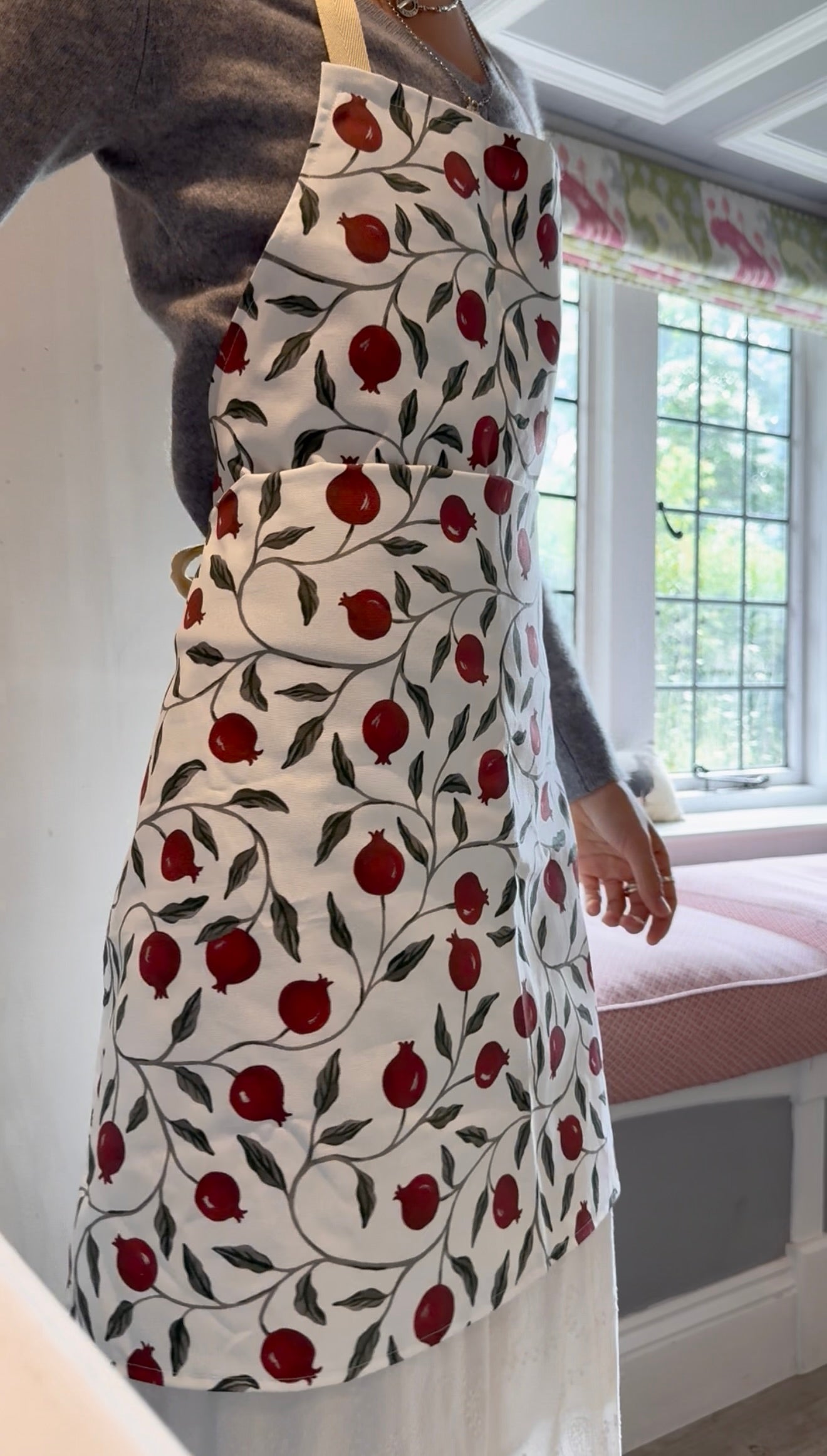 Pomegranate apron