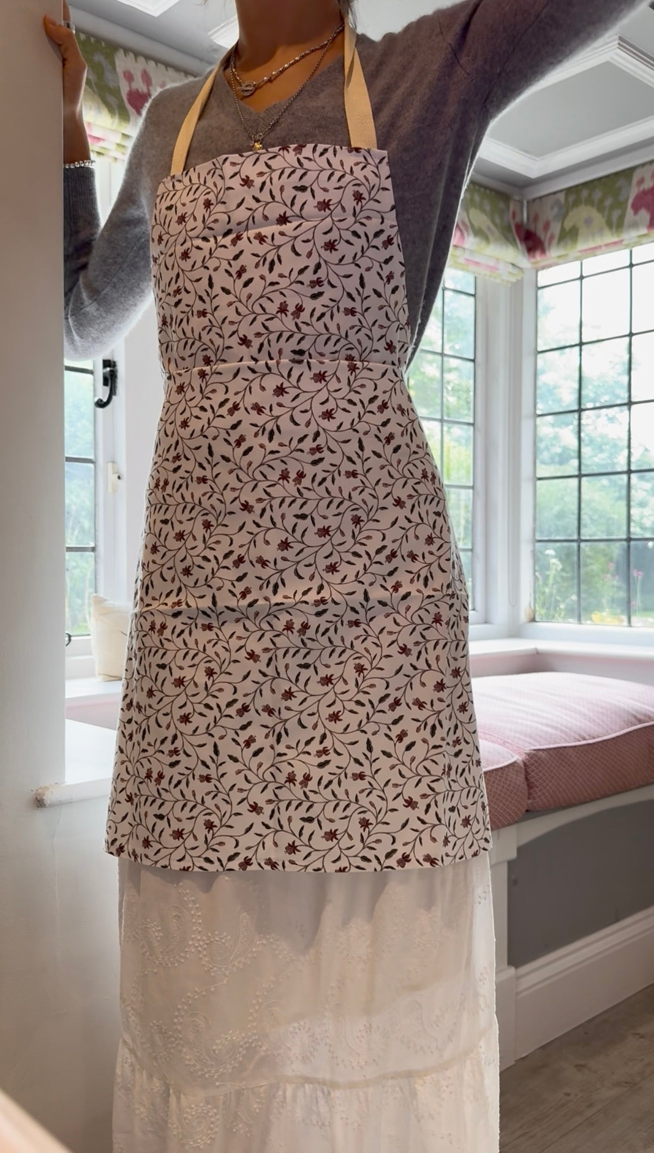 Fuchsia apron